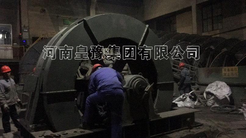 皇豫集团电机公司的工程师在某单位 现场维修 高压电机.jpg